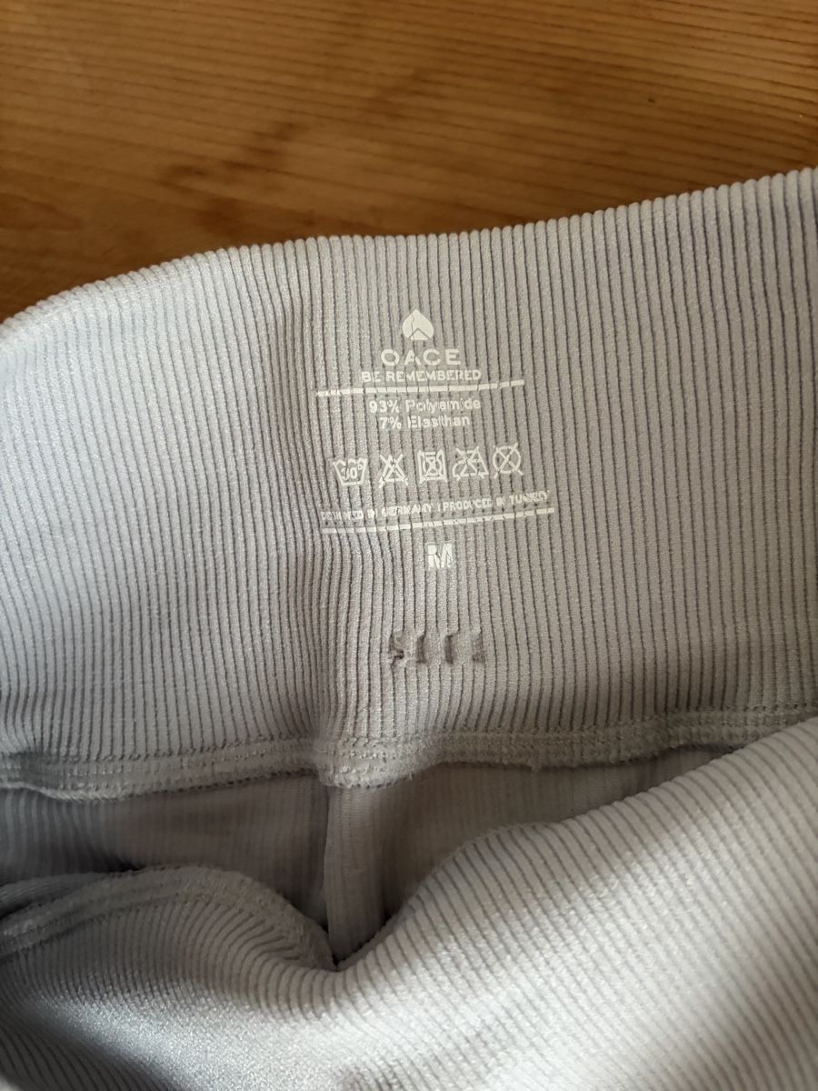 Oace Leggings: Oace Shorts – Usato da Rüderswil venduto da dariasophialuisa 1