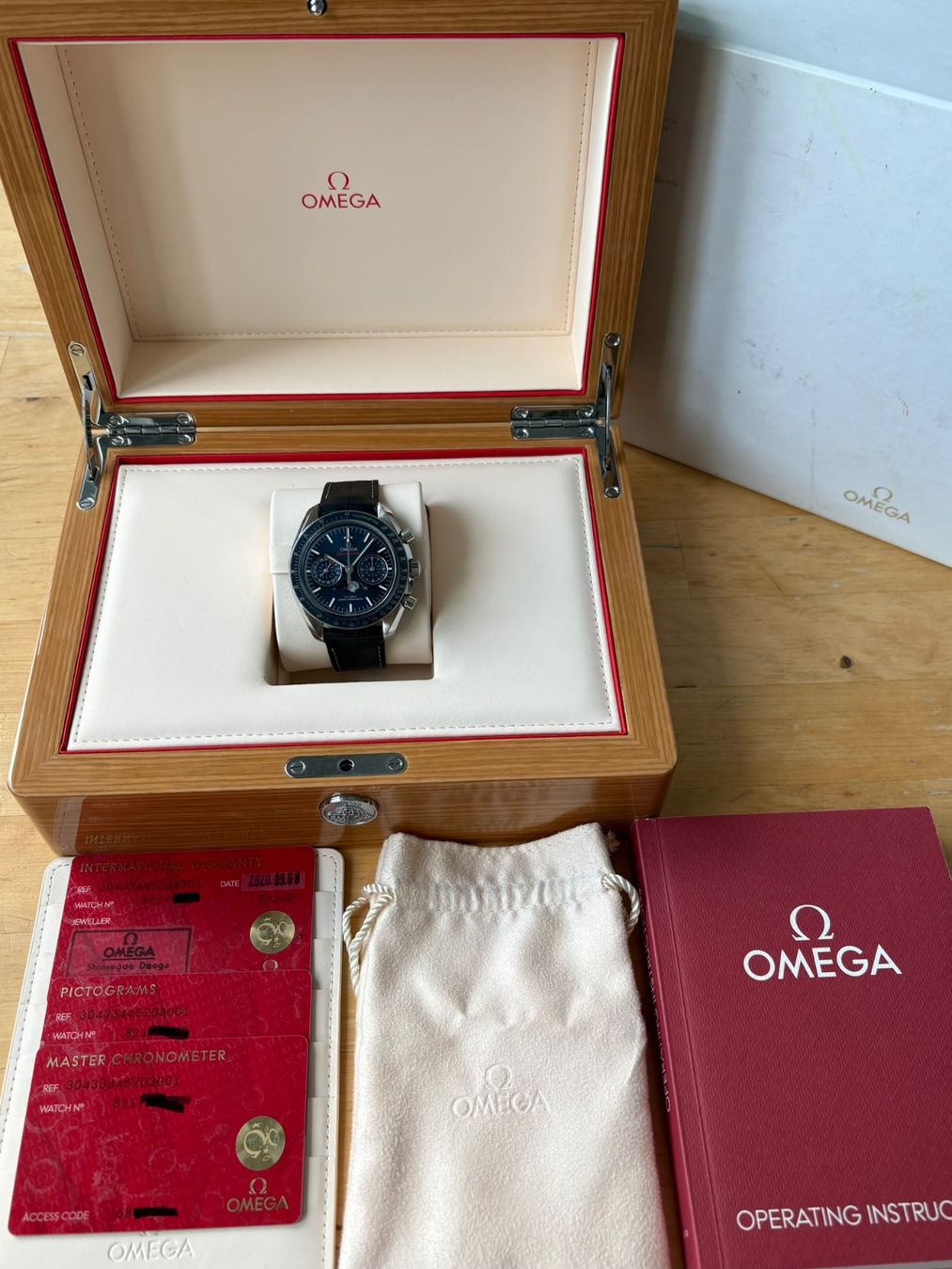 Omega Montres: OMEGA Speedmaster Moonphase Fullset – D'occasion à Birsfelden par Mynos 1