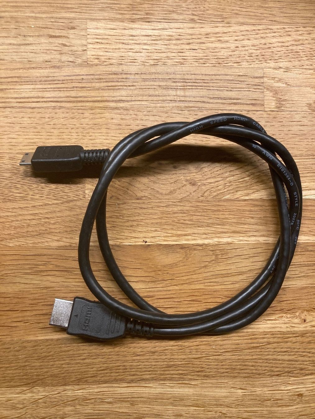 Cavi: HDMI auf HDMI mini Kabel 1m – Usato da Lüsslingen venduto da Piper