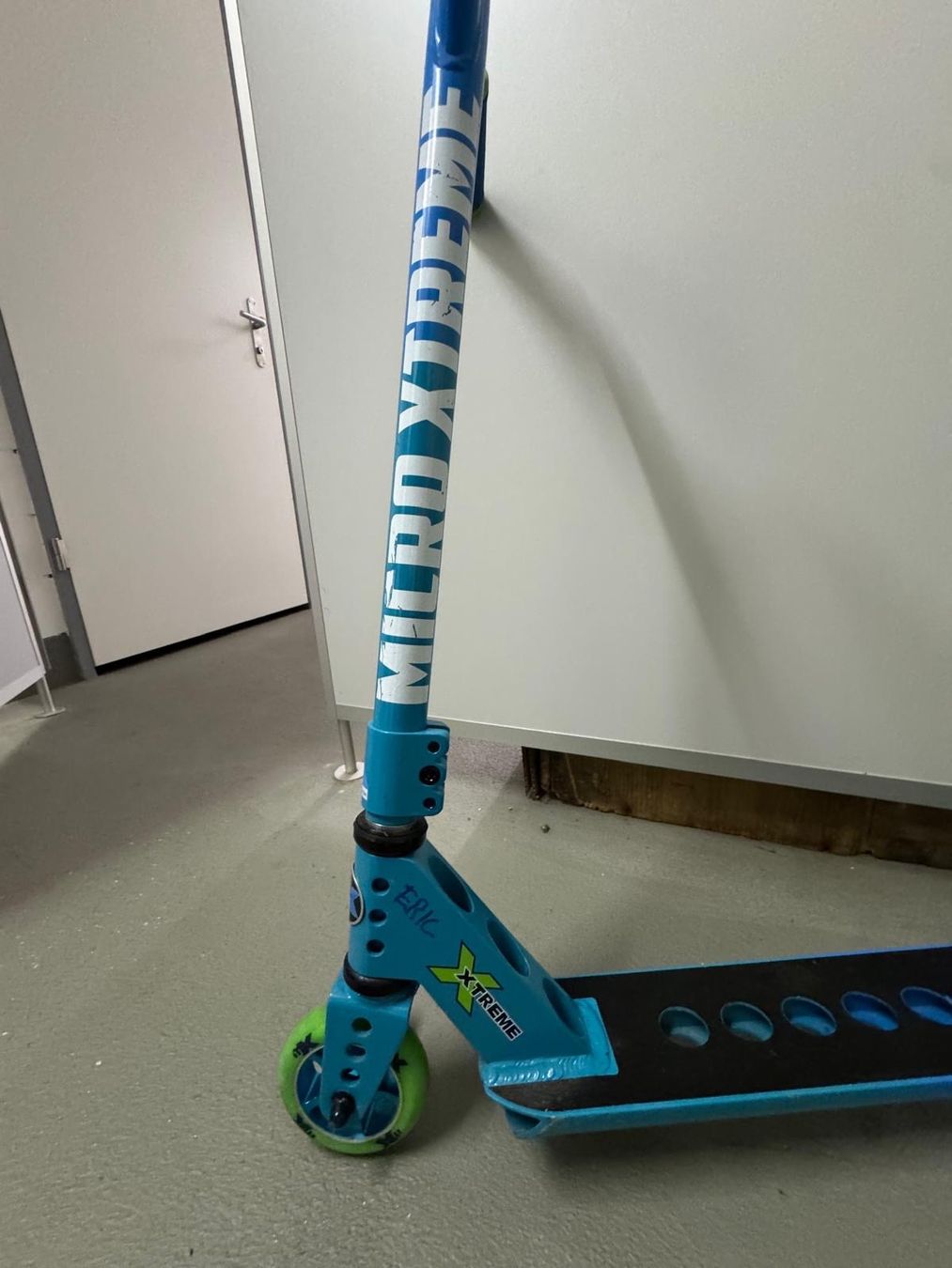 Micro Kickboard: Micro Xtreme Scooter – Nuovo (secondo la descrizione) da Bremgarten AG venduto da jud_yf6y 1