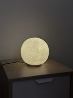 Tischlampe mit Keramik-Kugel (weiss) – gemütliches Licht