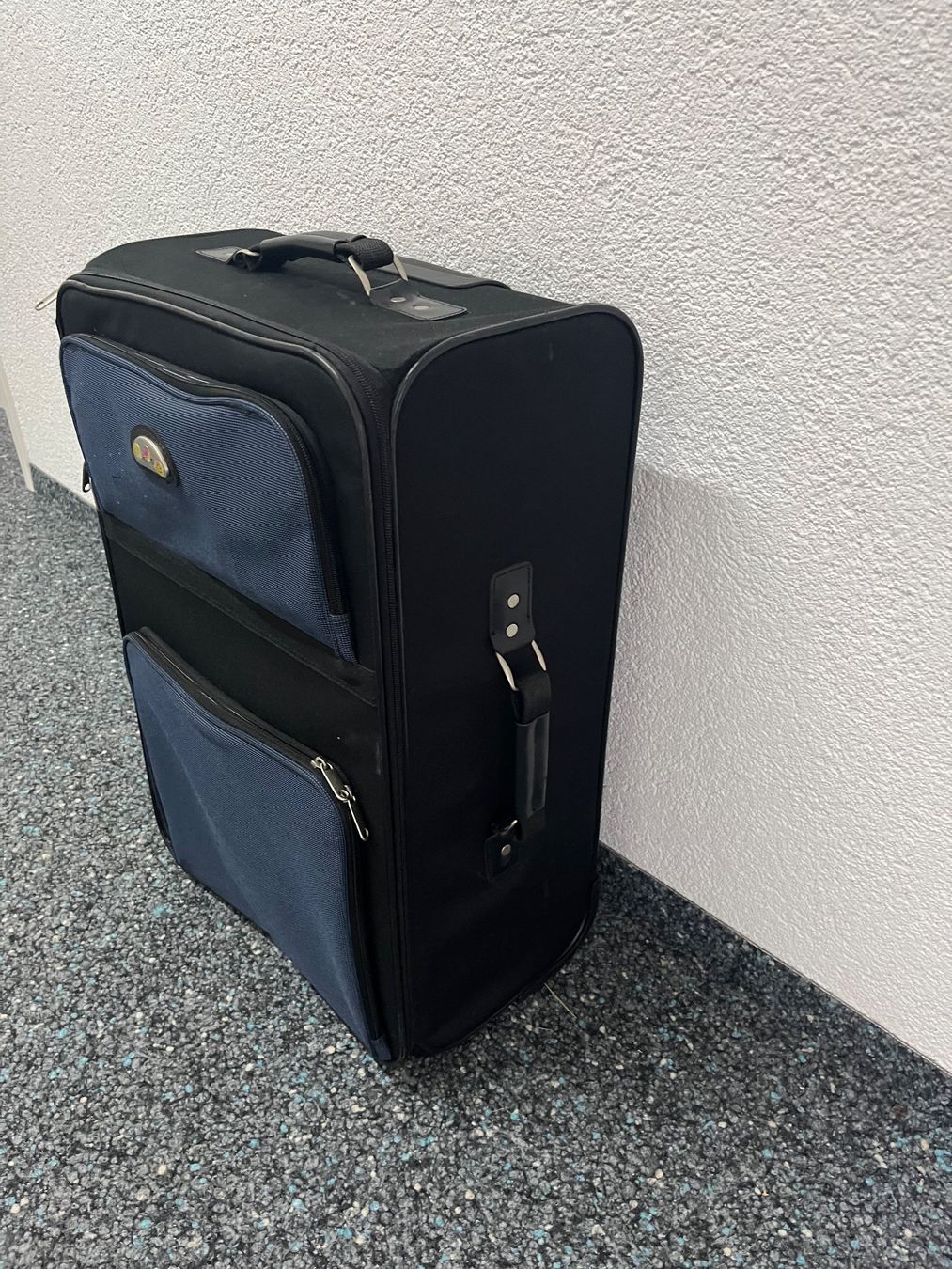 Valigie: Rollkoffer Dunkelblau/Schwarz – Usato da Thürnen venduto da gue_c8yz 2