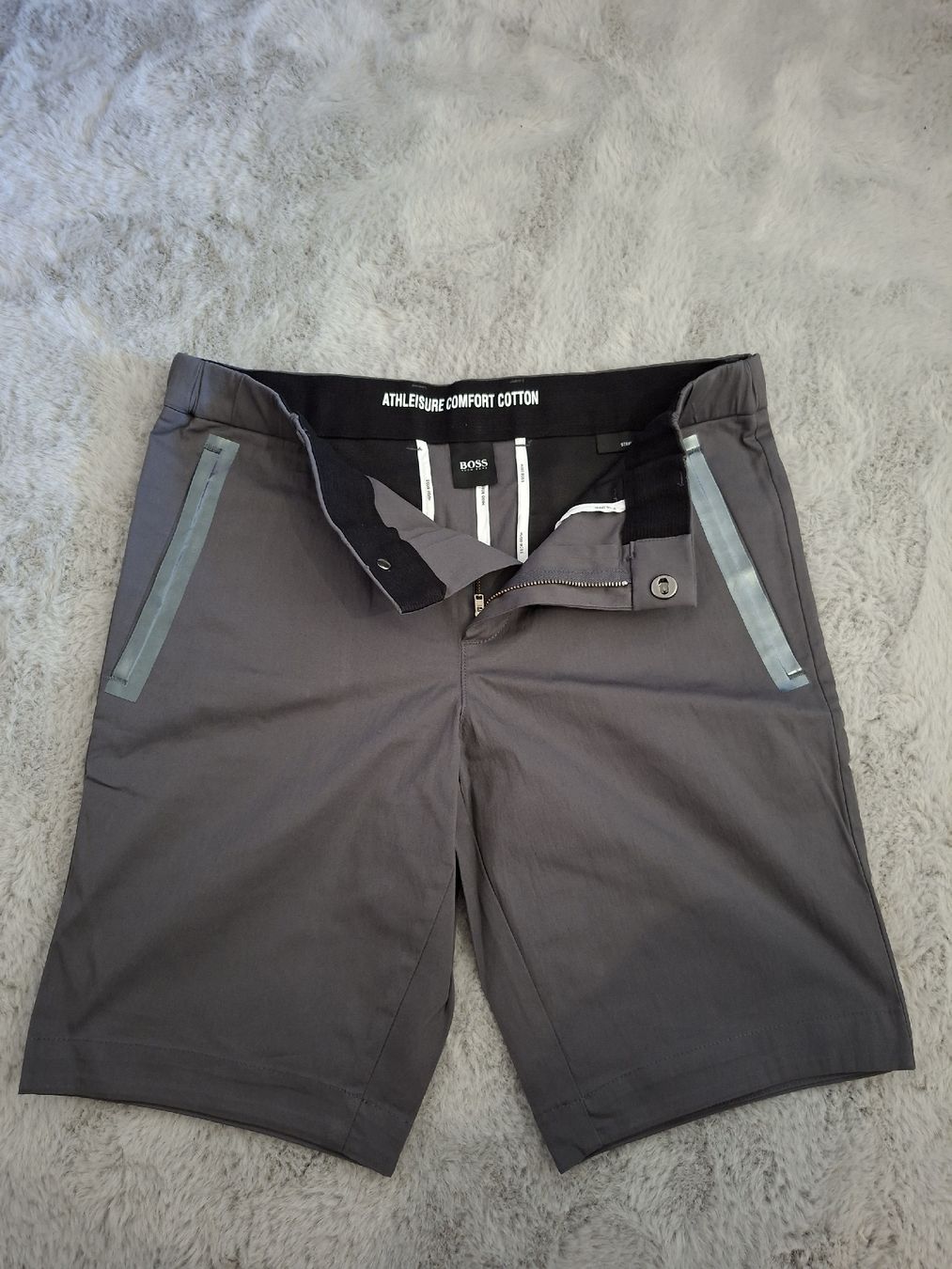 Hugo Boss Pantaloni: Shorts BOSS Homme gris   – Usato da Renens VD venduto da ser_j2fn