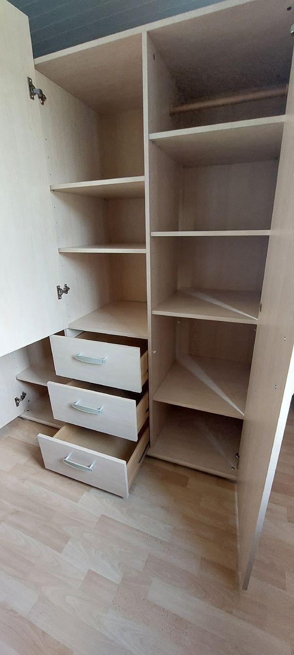 Armoires: Kleiderschrank – D'occasion à Rickenbach BL par chirsibaum 1