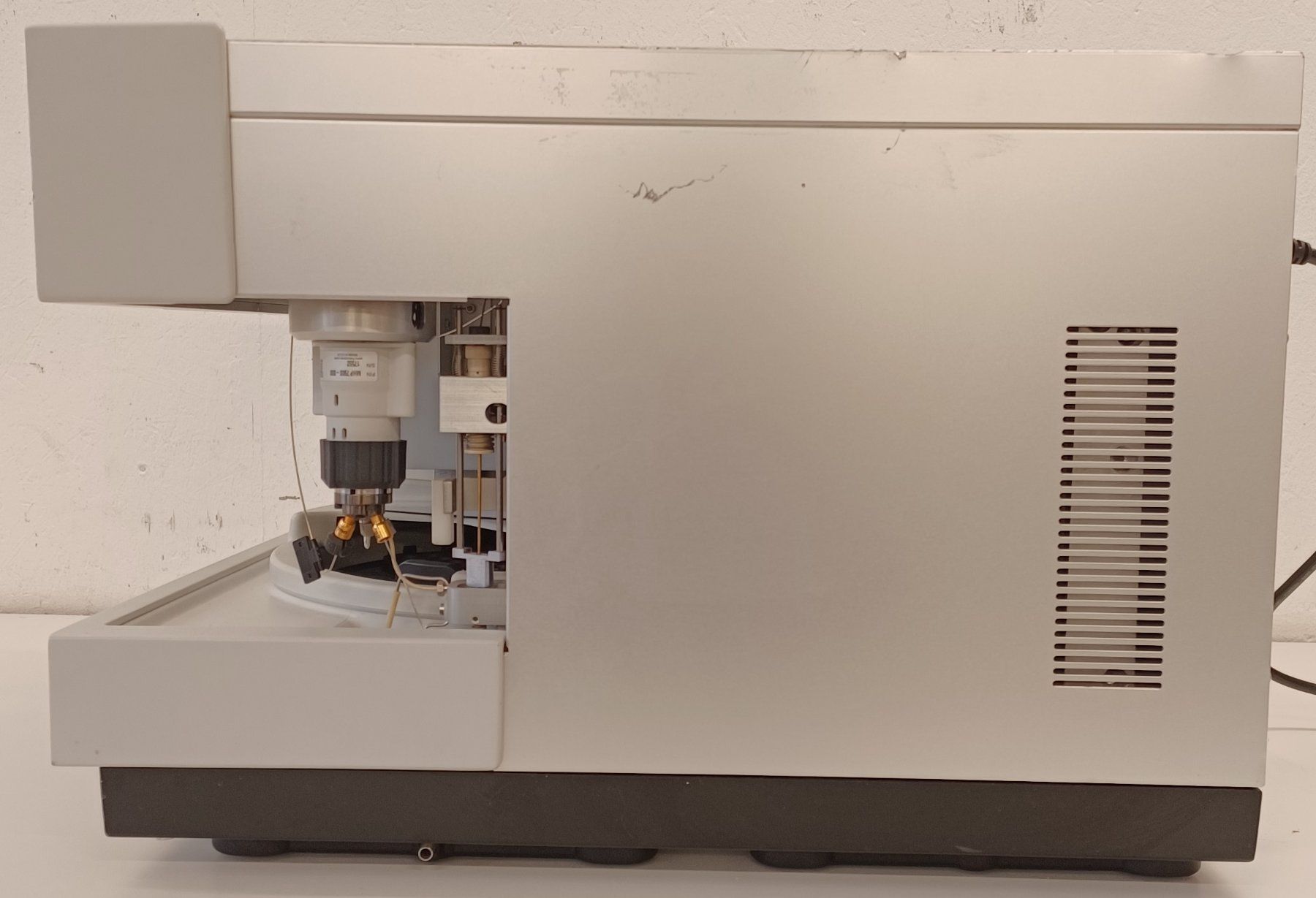 Accessori da laboratorio: Dionex UltiMate 3000 Autosampler – Difettoso da Niederdorf venduto da LeptonAG_Labor 3