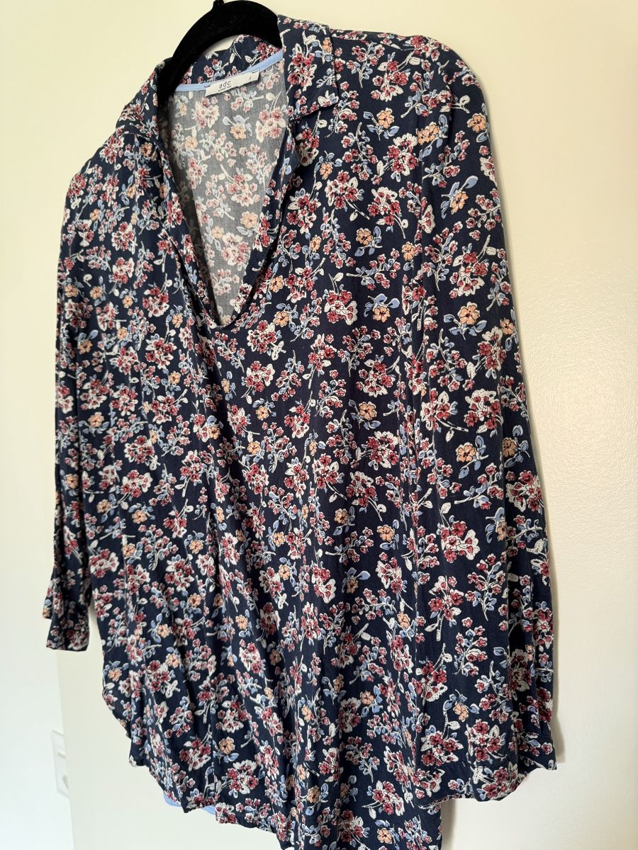 Esprit Chemisiers: EDC Bluse mit Blumenmuster, Grösse S, ab 1.-! – D'occasion à St. Gallen par kara_24 2