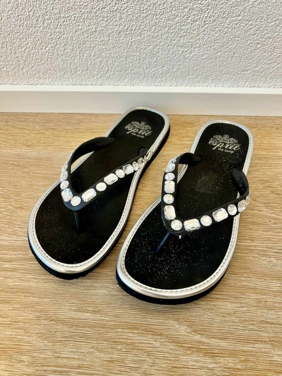 Scarpe da donna: Elegante Flipflops – Usato da Rorschach venduto da fla_62jm