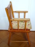 Antiker Kinderstuhl mit Kissen, Sitzhöhe 29 cm