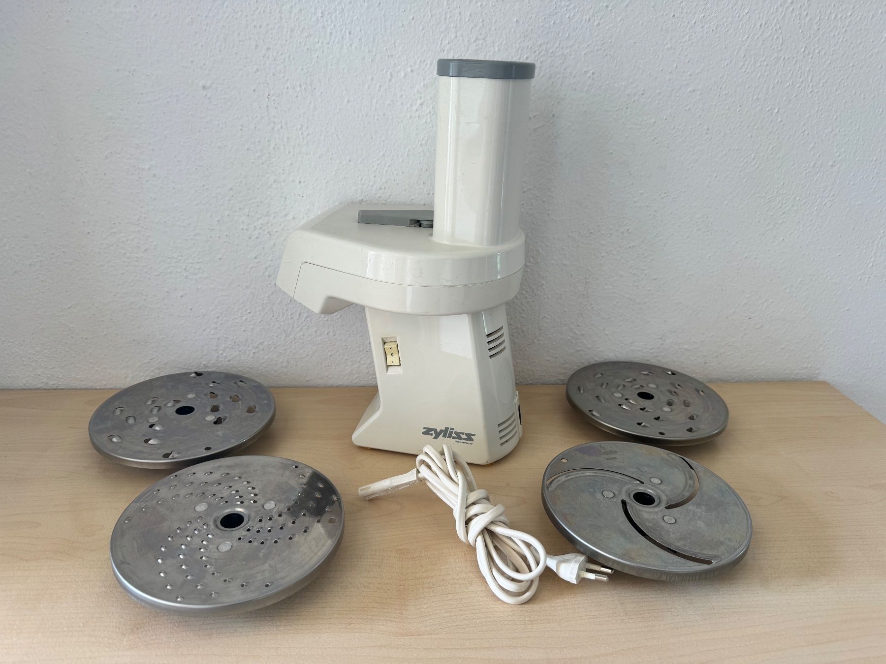 Zyliss Elettrodomestici da cucina: Zyliss Elektroraffel mit 5-Scheiben – Usato da Frauenfeld venduto da lona05