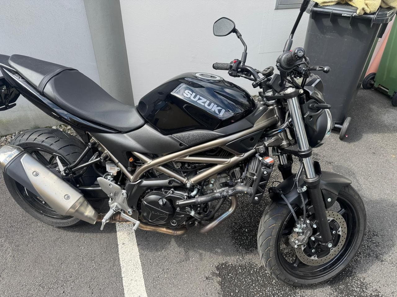 Suzuki Strasse: Suzuki SV 650 zu verkaufen – Gebraucht aus Mauren von Damonti 2