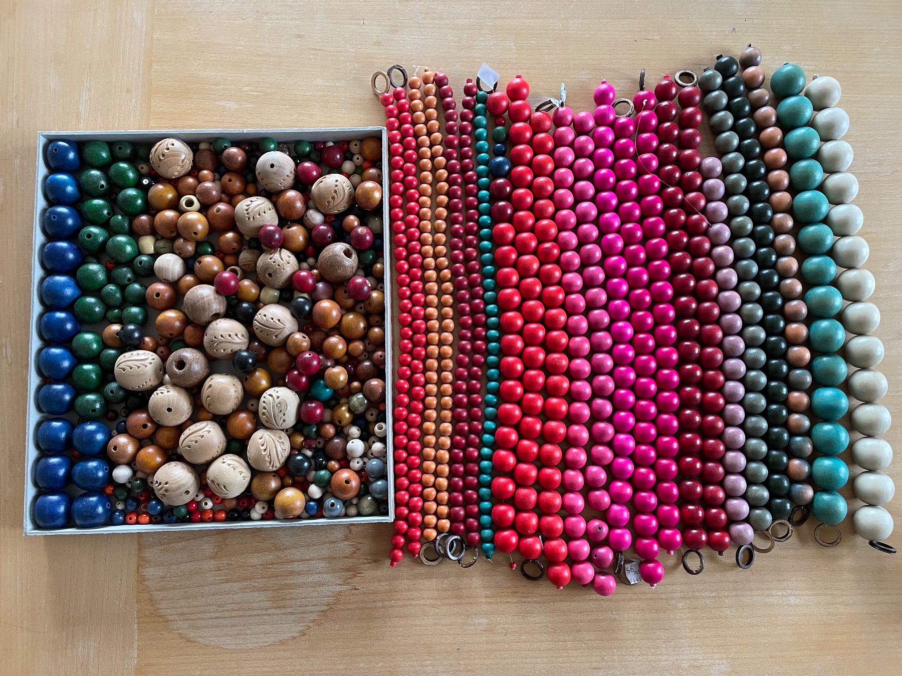 Perle (finte): Grand lot de perles en bois . – Nuovo (secondo la descrizione) da Vevey venduto da dam_9t5w