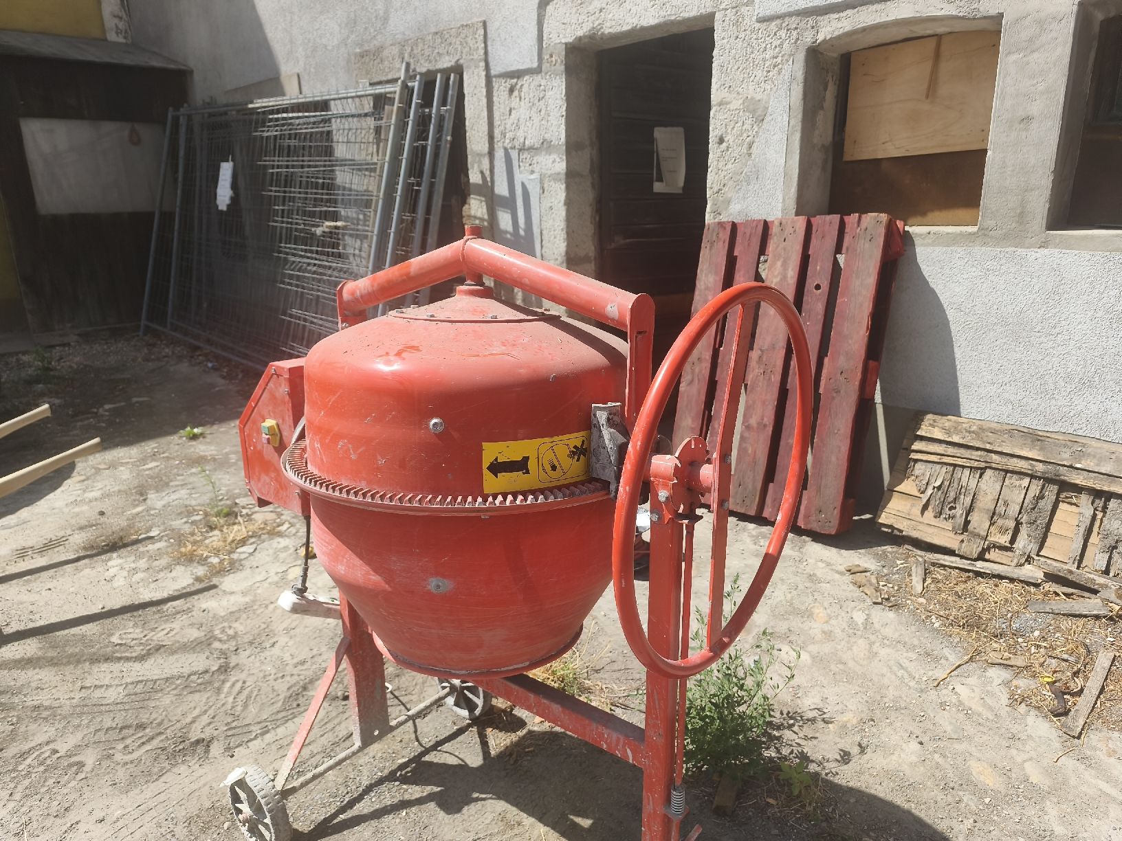 Tutte le macchine: Betonmischer rot gebraucht – Usato da Birr venduto da PalermoF 2