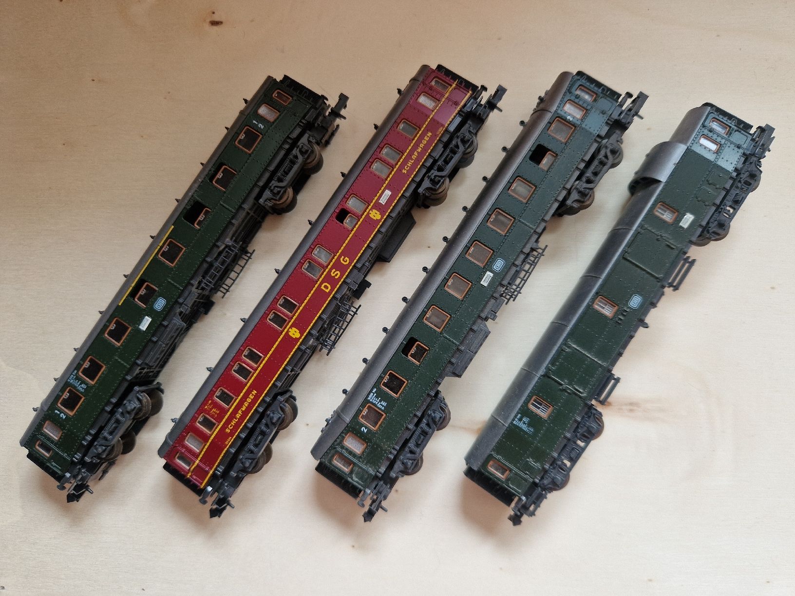 Modellini di ferrovie: 4 wagons voyageurs allemands  – Usato da Neuchâtel venduto da allen07