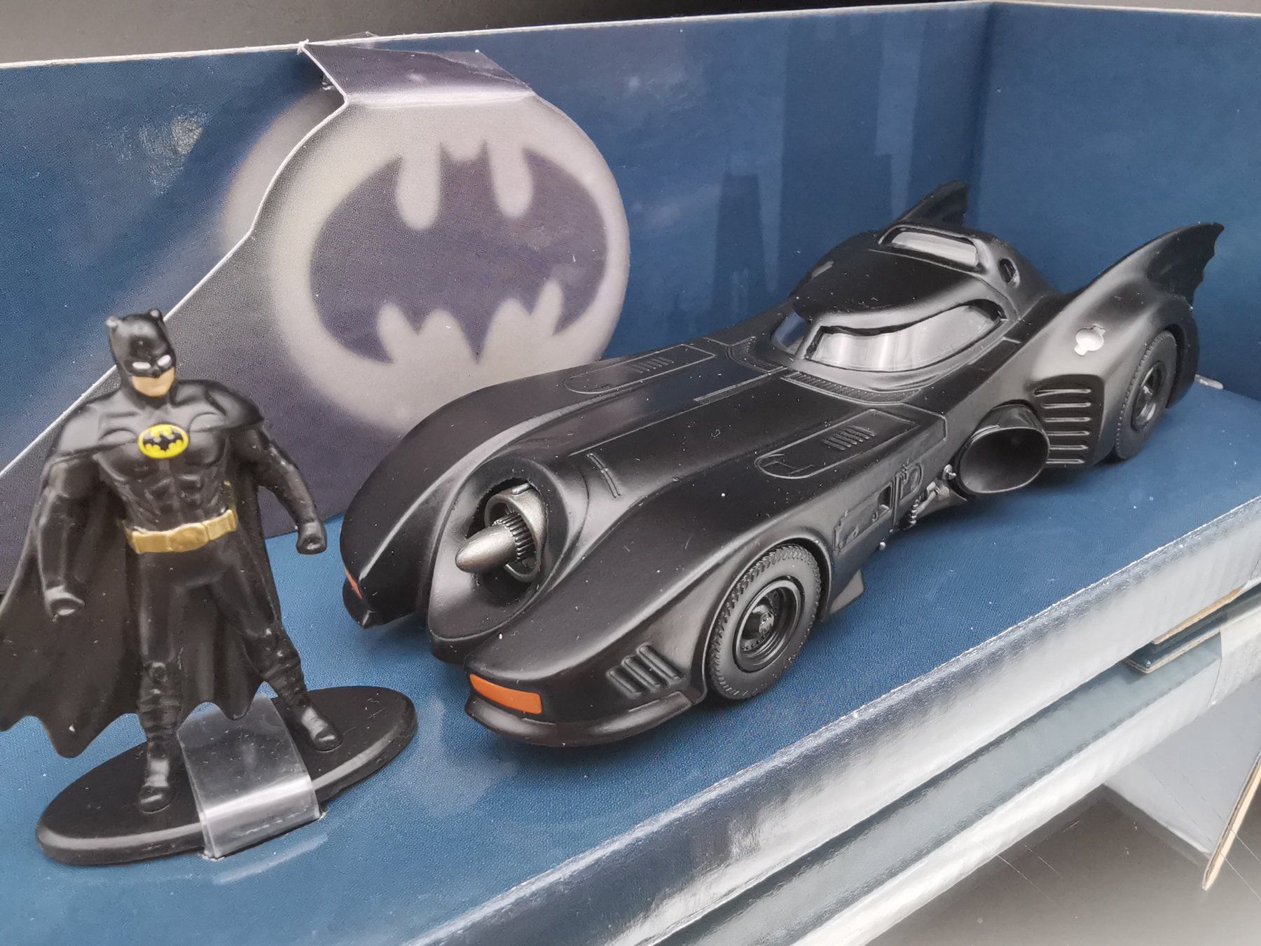 Jada Toys Voitures modèles: Batmobile & Batman - 1/32 - Jada - OVP – Neuf avec emballage d'origine à Zürich par flyingpassion
