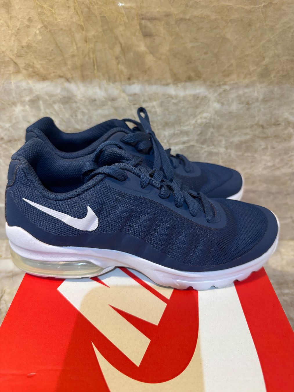 Nike Chaussures garçon: Nike basket T37.5 – D'occasion à Conches par chn_hgl6 3