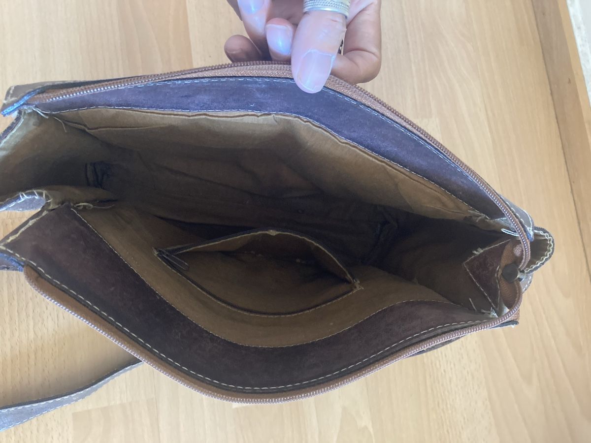 Sacs: Lederumhängetasche – D'occasion à Basel par Myriam3 3