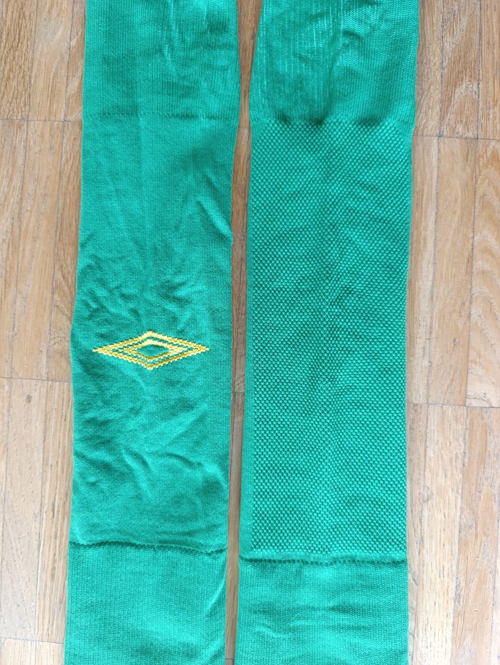 Calze: Fussball Stulpen Socken Gr 39-42 – Usato da Zürich venduto da VorlonShadow 1