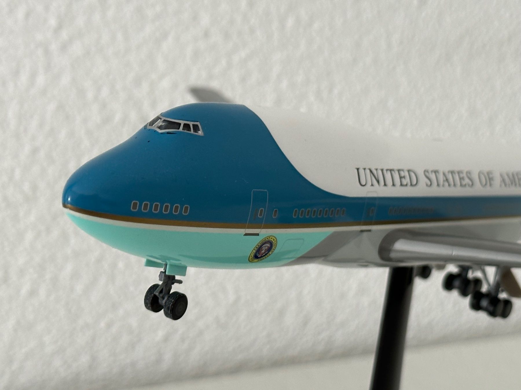 Herpa Modellbausätze & Standmodelle: Boeing 747 Air Force One 1:200 – Gebraucht aus Wolfhausen von  1