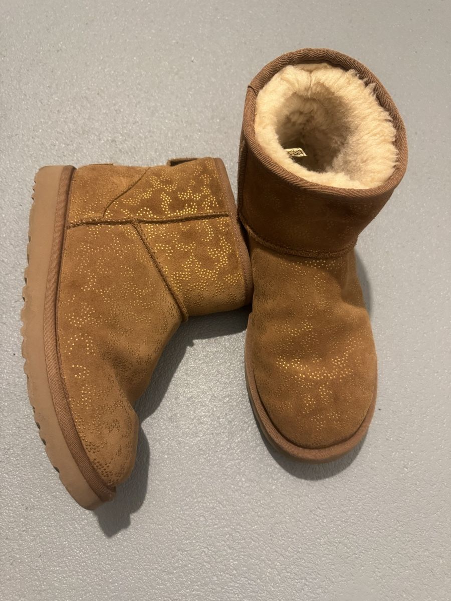 Ugg Scarpe da uomo: Ugg Boots Short mit Leo-Muster – Usato da Luzern venduto da wet_7bm6 2