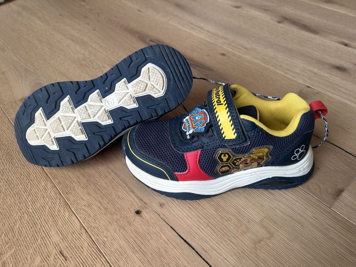 Schuhe für Jungen: Turnschuhe Gr. 27 – Gebraucht aus Oberneunforn von Jami1202