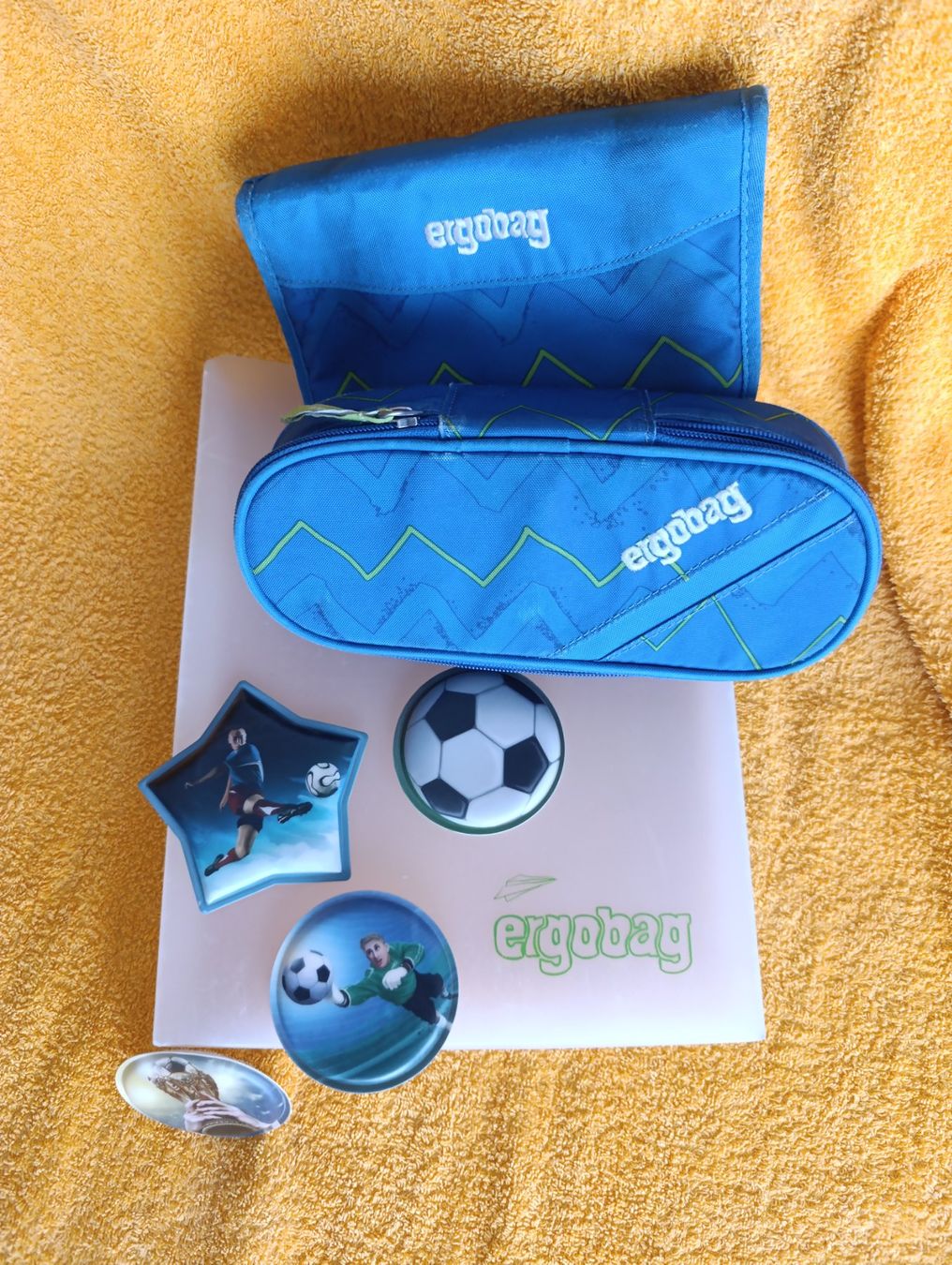 Ergobag Borse & Zaini: Ergobag Schulrucksack Junge Fussball ⚽ – Usato da Thundorf venduto da Blitz_Donner 8
