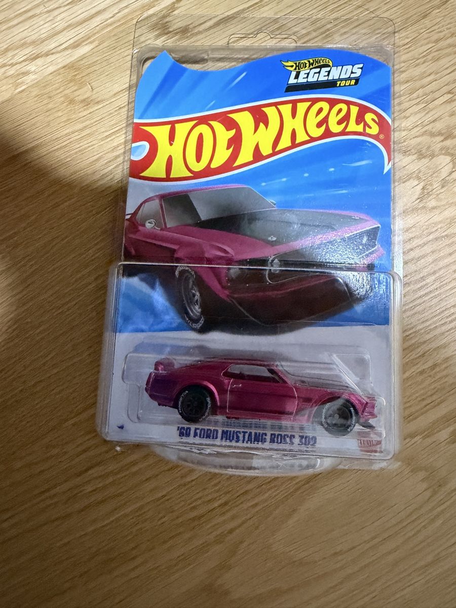 Hot Wheels Modellini d'auto: Hw Ford Mustang boss 302 Legends – Nuovo e nell'imballaggio originale da Berneck venduto da f80kado