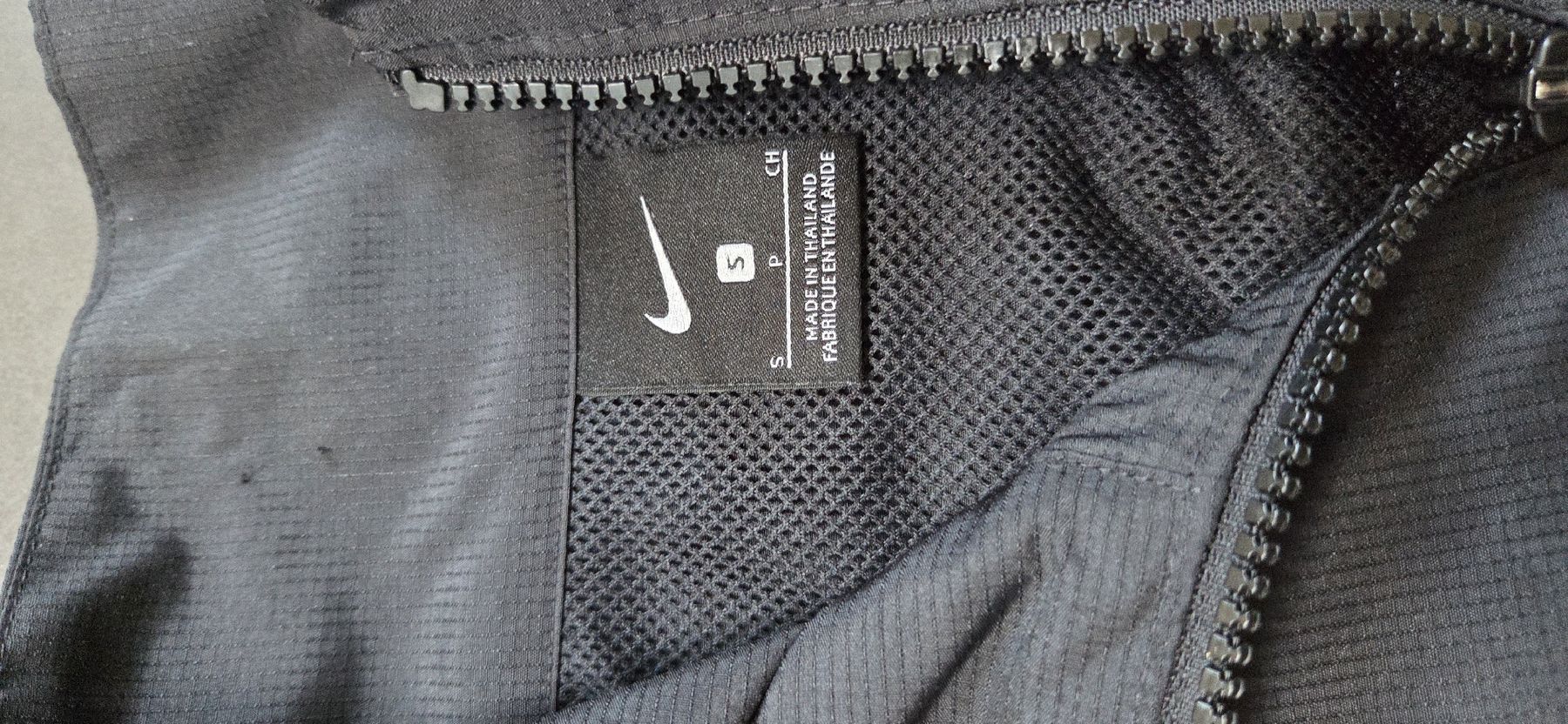 Nike Giacche: Leichte Jacke Nike Gr. S – Usato da Lyss venduto da Urma5 3