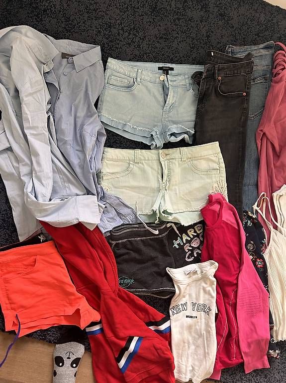Lotti di vestiti: Kleider Paket S petite – Usato da Zürich venduto da Sashkica 1
