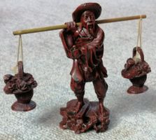 Chinesischer Lastenträger  Höhe 13 cm