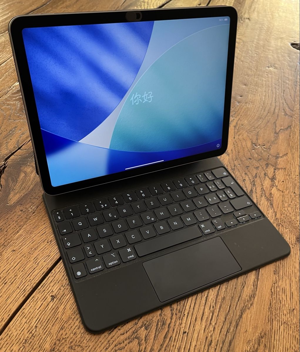Apple Tablet PC: IPad 11Air 256GB SpaceGray M2 mit Magic Keyboard 11 – Usato da Aesch BL venduto da flugsaurier73 1