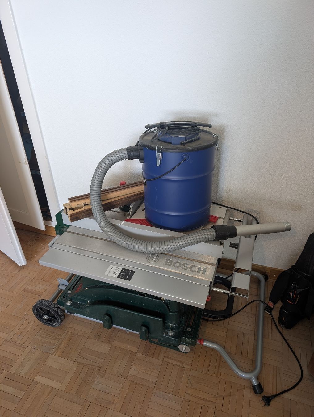Bosch Seghe: Bosch PTS 10 Table Saw with Table, Vacuum, & Spares  – Usato da Zürich venduto da san_fjf9