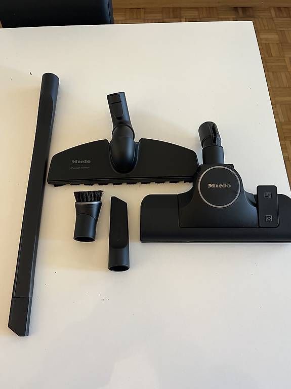 Staubsauger & Zubehör: Miele Staubsauger Zubehör Set – Gebraucht aus Schöftland von Romina-Haexli