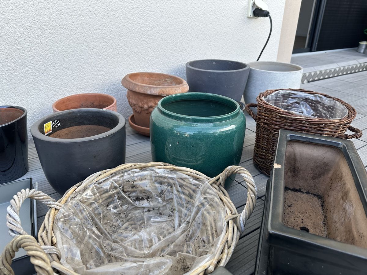 Vasi per fiori: Assorted Garden Pots And Planters Various Sizes – Usato da Obfelden venduto da Luzerner01 5