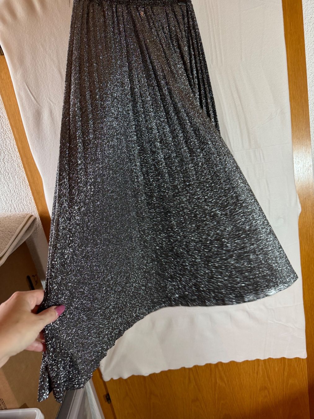 Guess Röcke: Glitzernder schwingender Rock von Guess Gr. 36 – Gebraucht aus Grosswangen von second_hand_dress 9