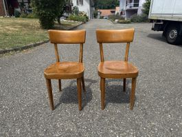 2 Beizenstühle ab 1.- 