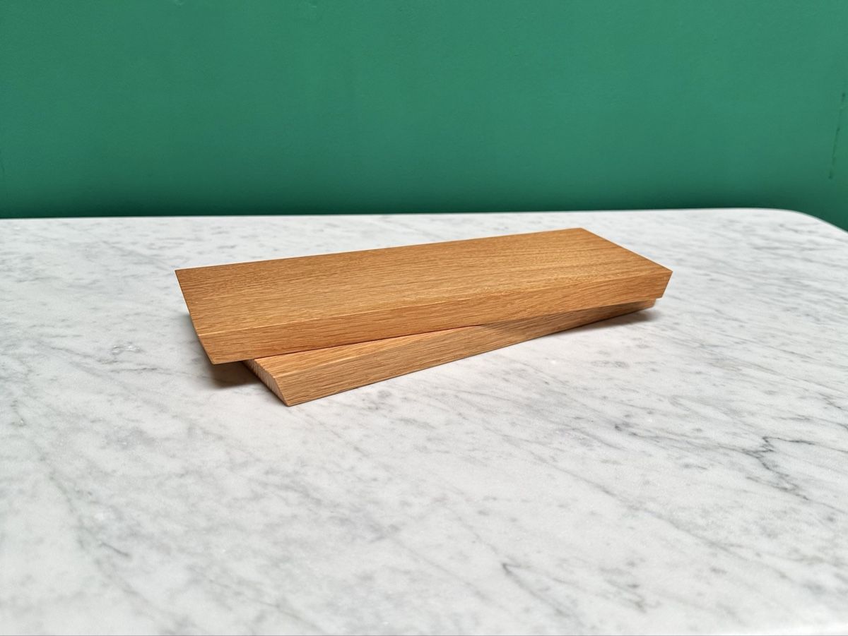 Holzartikel: Eichenbrettchen zum schneiden oder auftischen  – Neu und originalverpackt aus Läufelfingen von b-form 6