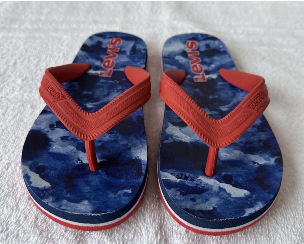 Levi's Scarpe per ragazzi: Infradito Levi’s – Usato da Castel San Pietro venduto da Moregi
