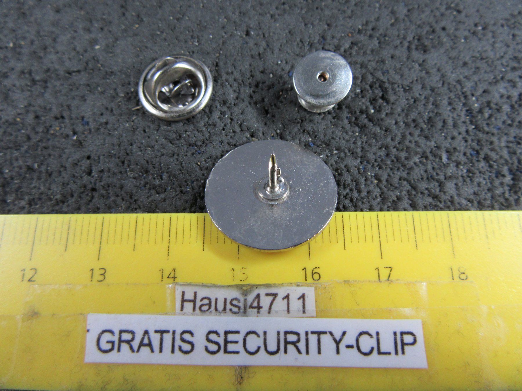 Chevrolet Plaketten & Abzeichen: CAMARO AUTO LOGO PIN ENAMEL MIT SECURITY-CLIP – Gebraucht aus Ettingen von Hausi4711 2
