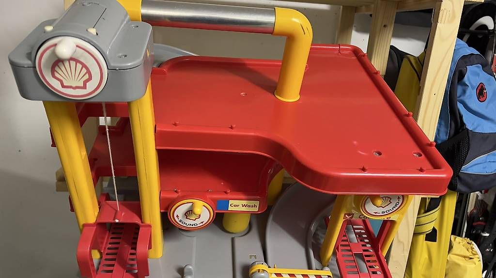 Spielzeuge: Spielzeug Auto Tankstelle Waschanlage Shell – Gebraucht aus Wallbach von daluz6 1