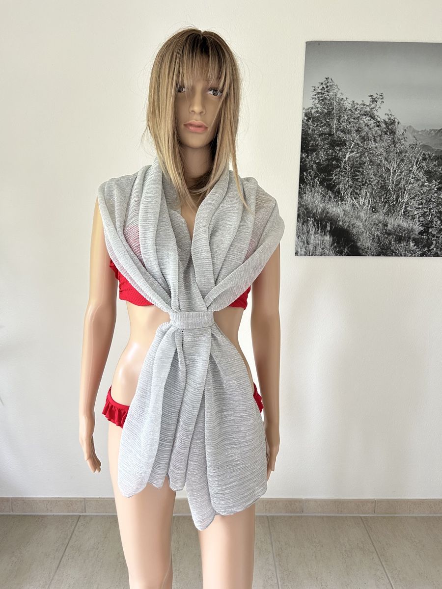 Foulard & Sciarpe: Lightweight Silver Scarf. Elegant Accessory for Summer! – Nuovo (secondo la descrizione) da Saland venduto da ele_vc96