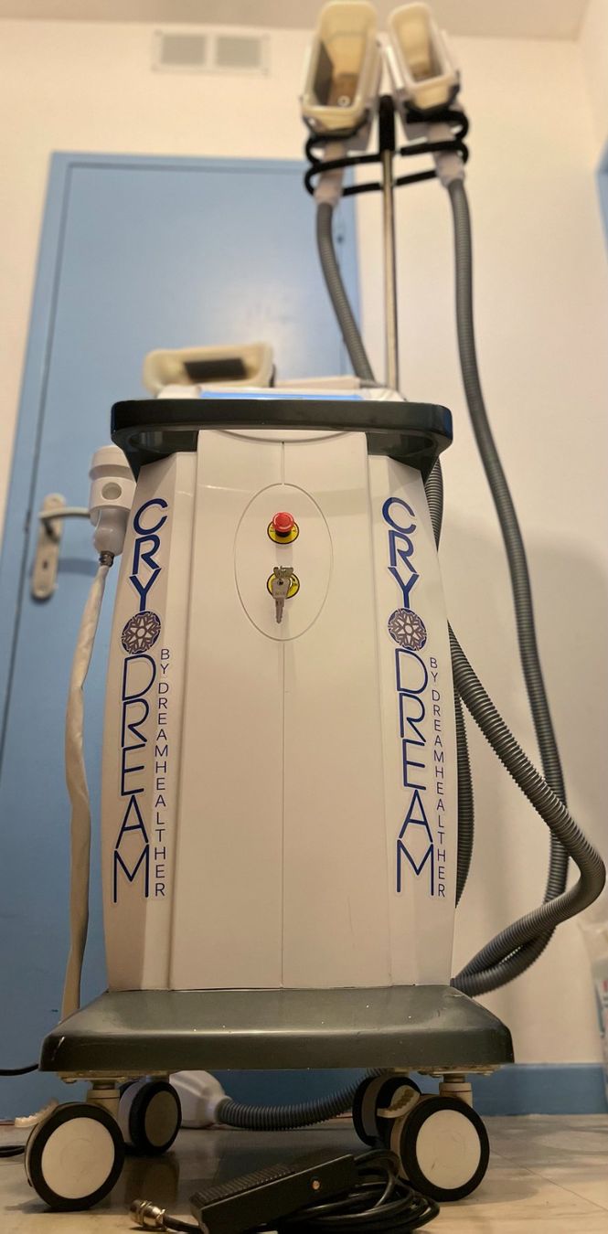 Attrezzature mediche: Machine cryolipolyse professionnelle – Usato da Genève venduto da pil_m8m5 6