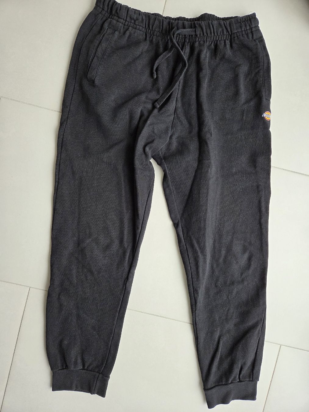 Dickies Pantaloni: Dickies Trainer & Mütze – Usato da Horw venduto da grm_h5pg