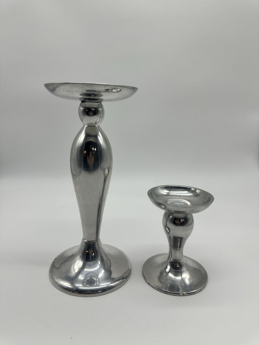 Portacandele: Silver Candlestick Holders - Set of Two! Decor – Usato da Villmergen venduto da JacRon