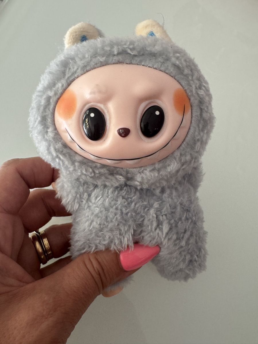 Spielzeuge: POP MART Labubu THE MONSTER  – Gebraucht aus chur von merygori 1