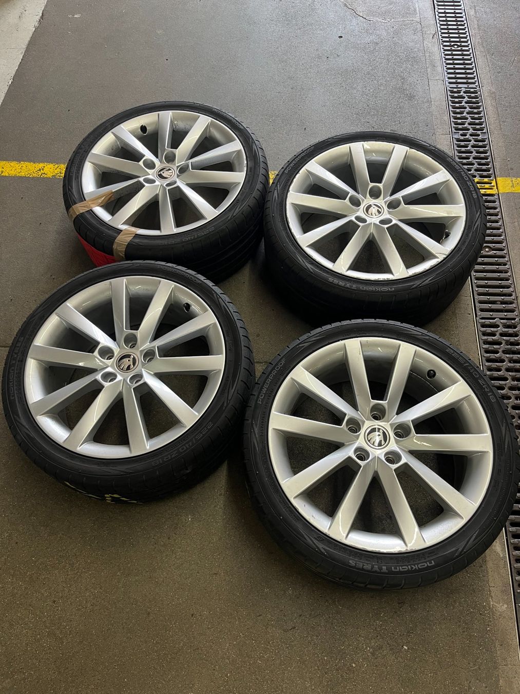 Skoda Pneumatici & Ruote complete: Skoda Octavia Kpl. Radsatz – Usato da Grenchen venduto da Radacag