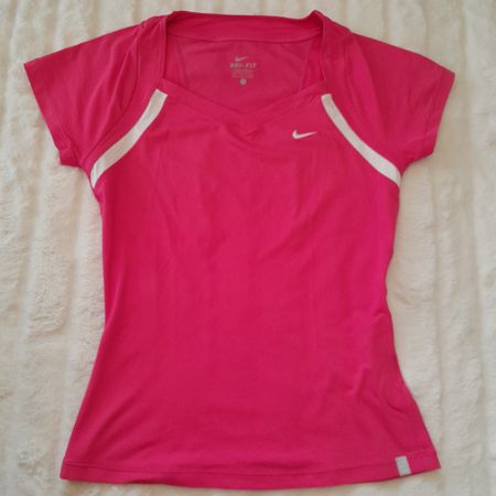 T-shirt Nike rose vif, taille S, idéal pour le sport