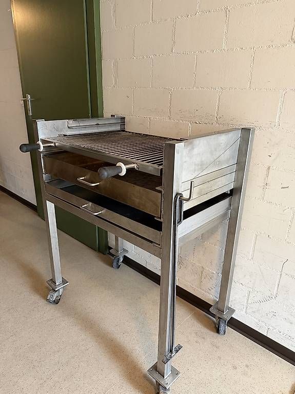 Grills: Profi-Gastro Holzkohle Grill – Gebraucht aus Bremgarten AG von lla_d8qx 3