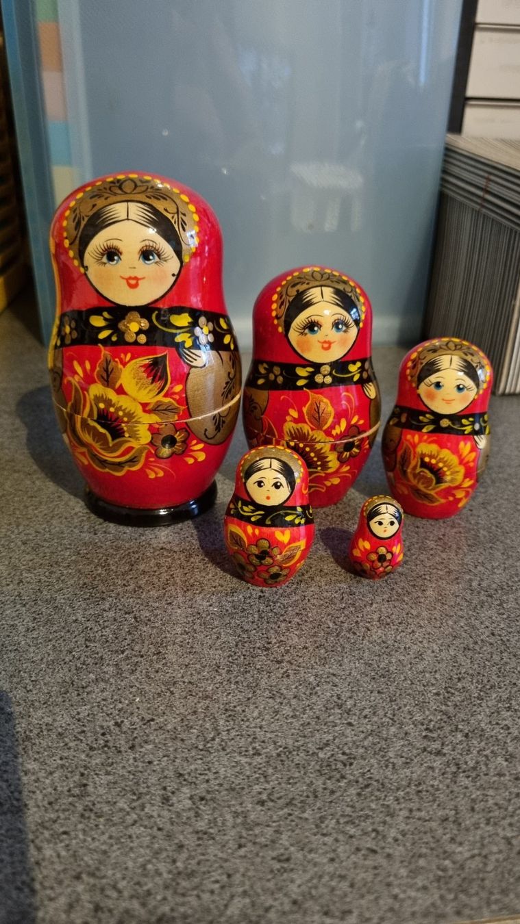 Figurines: poupée russe de 5 pièces – D'occasion à La Chaux-de-Fonds par mikilo1 1