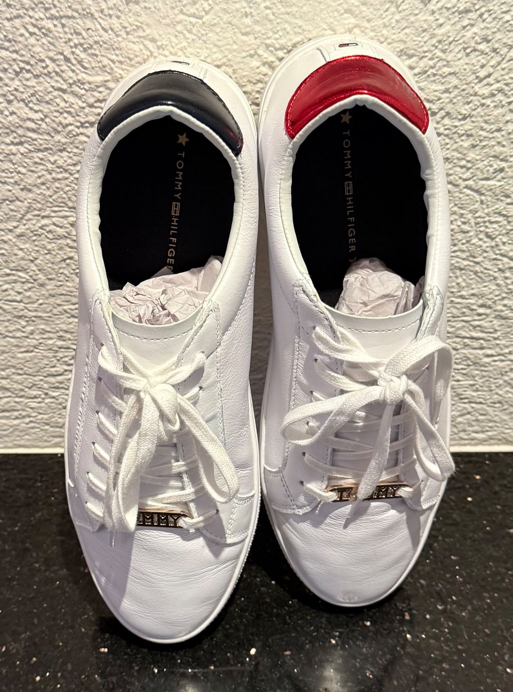Tommy Hilfiger Scarpe da donna: Tommy Hilfiger, Essential, Sneaker low, Grösse 40 – Nuovo (secondo la descrizione) da Niederweningen venduto da baghirac 2