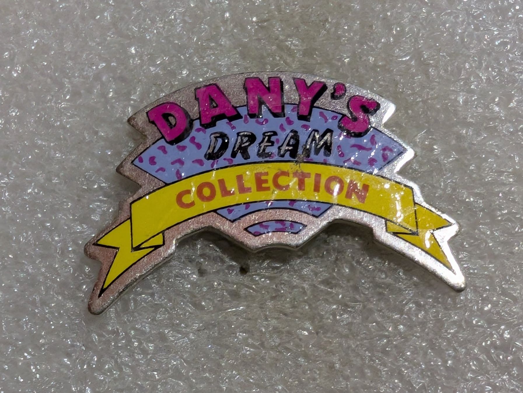 Placchette & Badge: Ansteckbutton 242: Dany's Dream Collection – Usato da Oppligen venduto da Pin-Fall-Shop